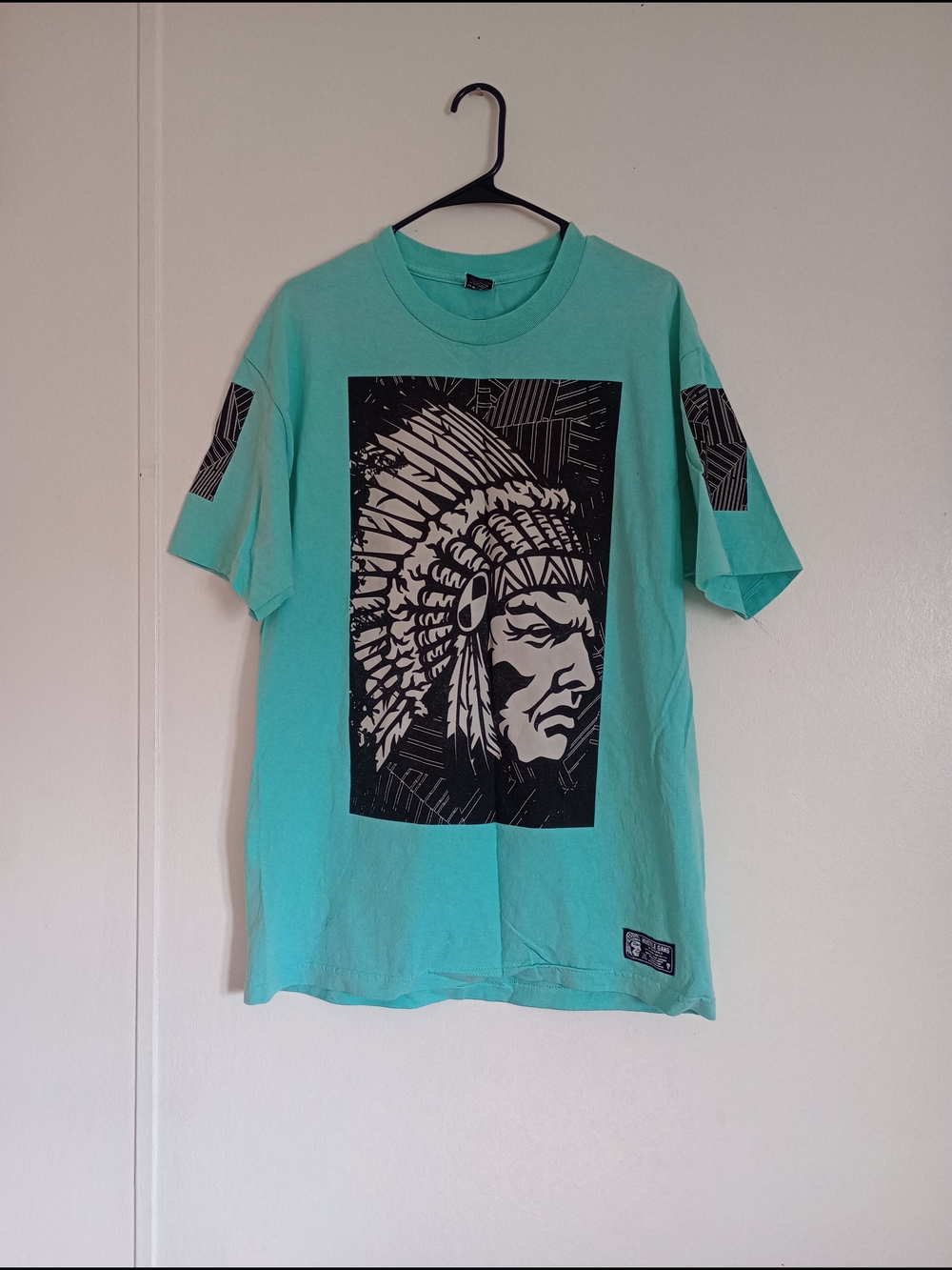 Hustle Gang Short-Sleeve Tee with Black Chief Graphic Sz L Men's